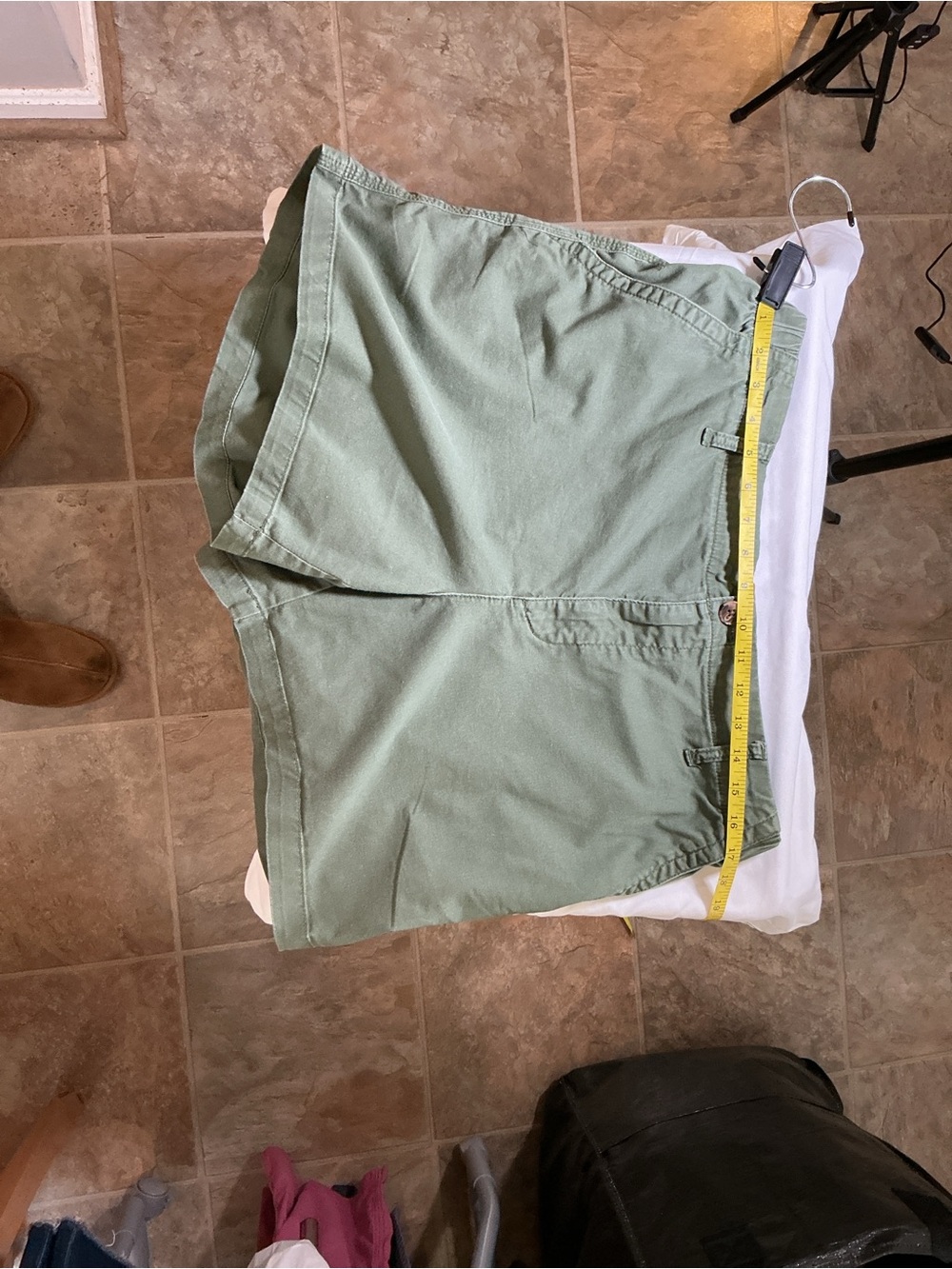 Old Navy Women’s Olive Green Pull On Shorts Size Large Casual - Picture 3 of 4